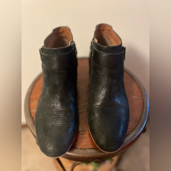 Clarks Black ankle booties size 7.5. Spye Belle. - Picture 3 of 6